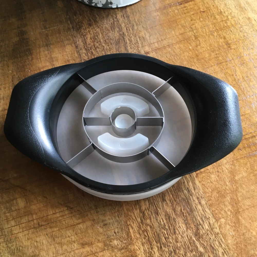 Pampered Chef pineapple wedges corer